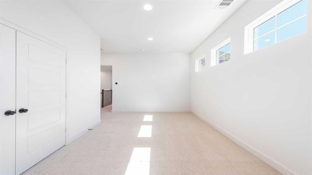 Spacious, unfurnished interior of a new home in The Parks At Wilson Creek 40', Celina (Image 19).