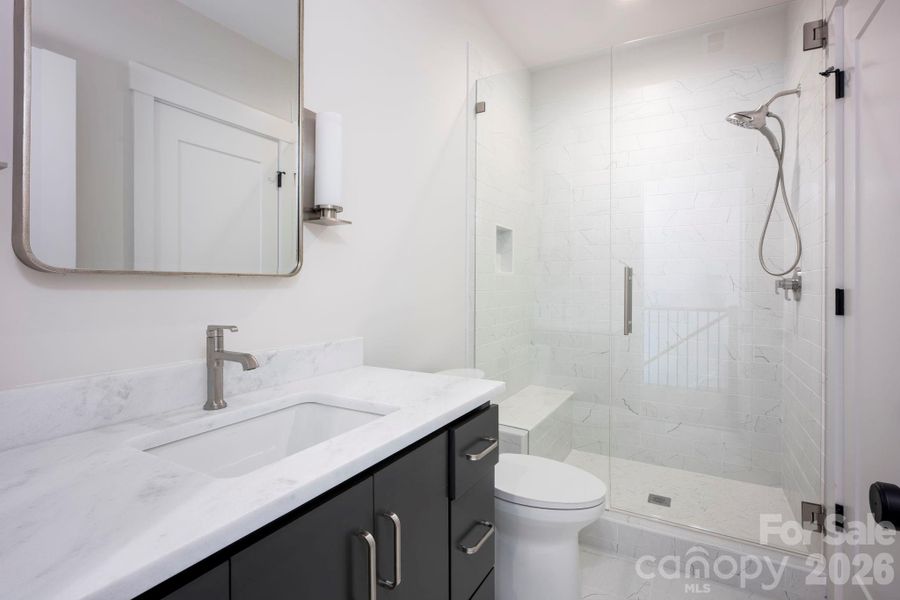 Full Bath (Doors to Bedroom 2 and Hallway)