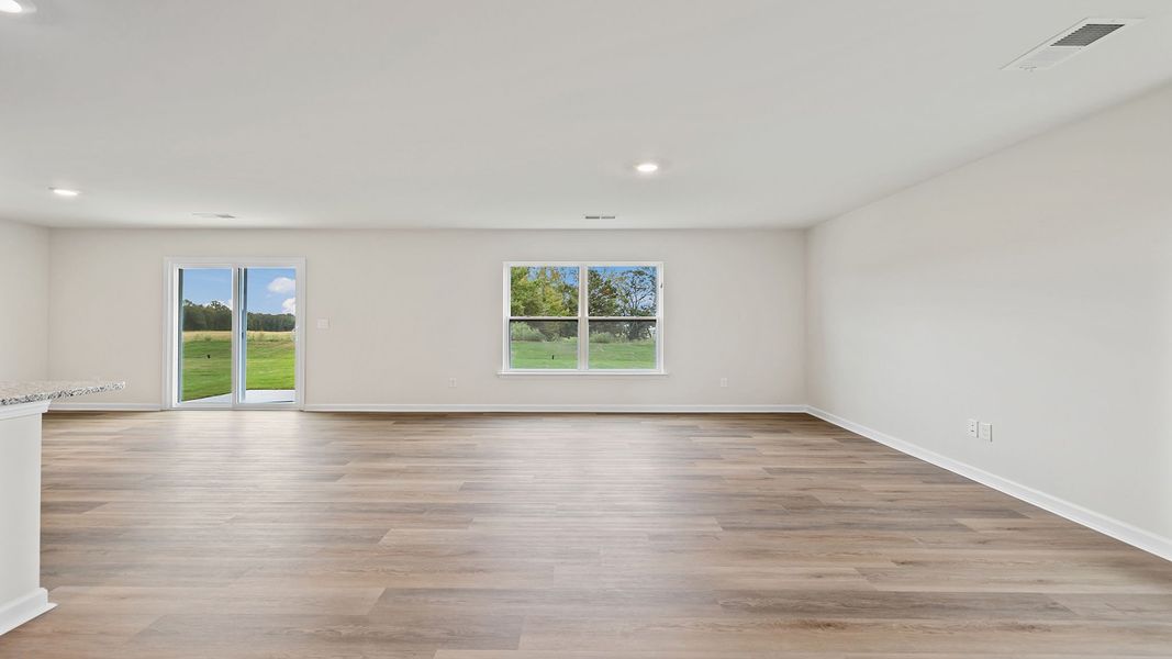 Spacious, unfurnished interior of a new home in Cloverdale Hills, Piedmont (Image 12).