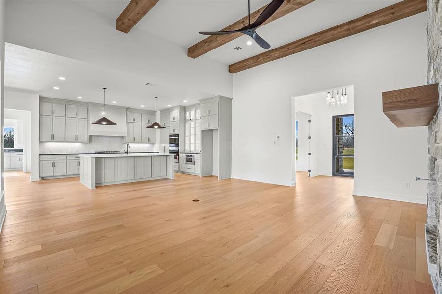 Spacious, unfurnished interior of a new home in Pecan Plantation, Granbury (Image 28).