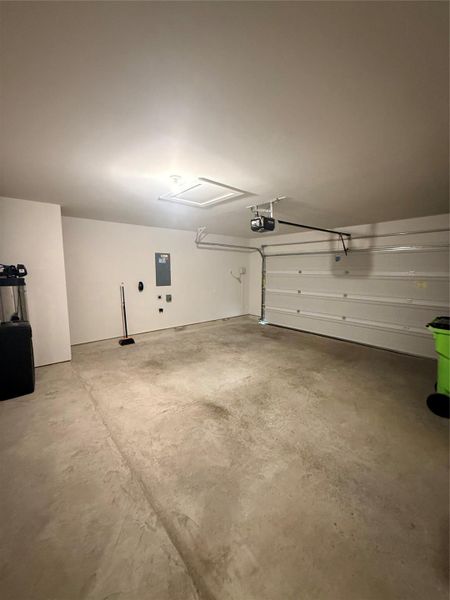 Spacious, unfurnished interior of a new home in Wall Street Village, Richmond (Image 41).