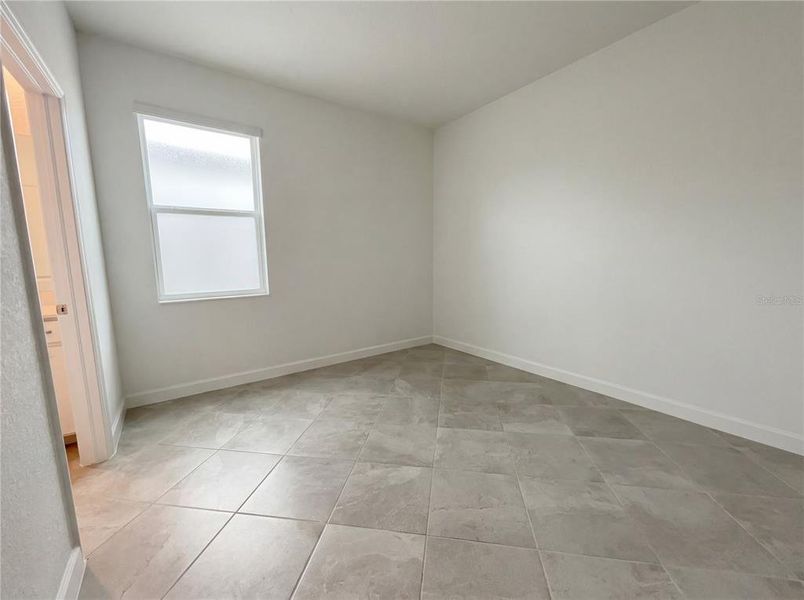 Spacious, unfurnished interior of a new home in Harbor East, Port Charlotte (Image 27).