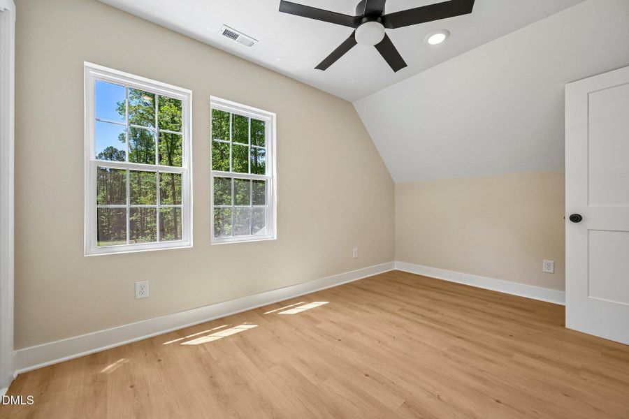 16-web-or-mls-Berwyn Ave-S1405-016