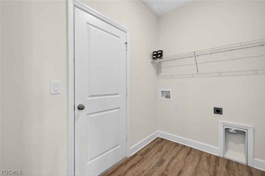 Spacious, unfurnished interior of a new home in Cape Coral, Cape Coral (Image 26).