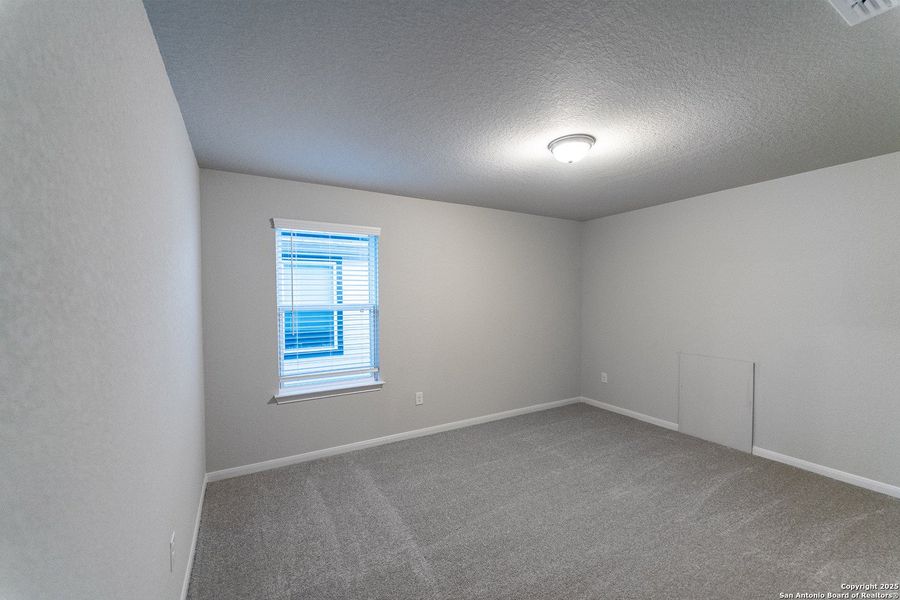 Spacious, unfurnished interior of a new home in Hennersby Hollow, San Antonio (Image 19). Spacious, unfurnished interior of a new home in Hennersby Hollow, San Antonio (Image 19).