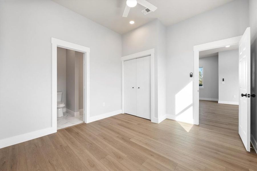 Spacious, unfurnished interior of a new home in , Granbury (Image 13).