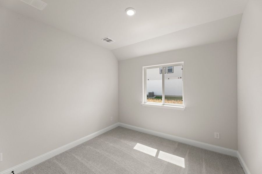 Spacious, unfurnished interior of a new home in Creekside, Royse City (Image 25).