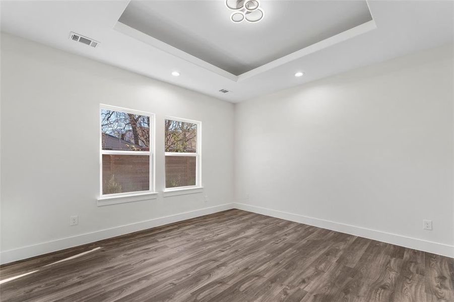 Spacious, unfurnished interior of a new home in , Dallas (Image 27).