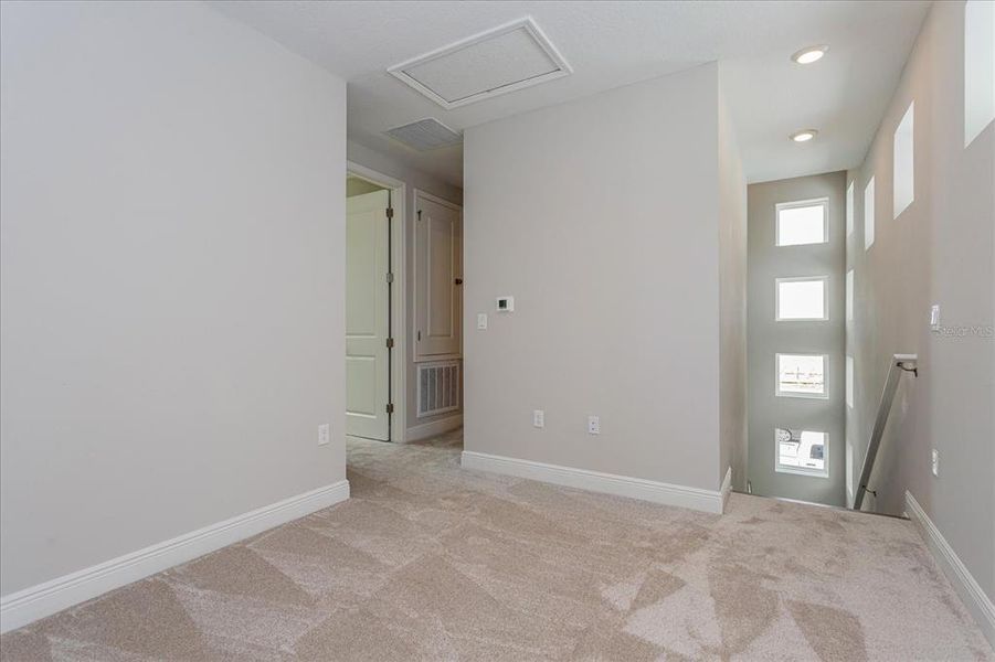 Spacious, unfurnished interior of a new home in , Orlando (Image 17).