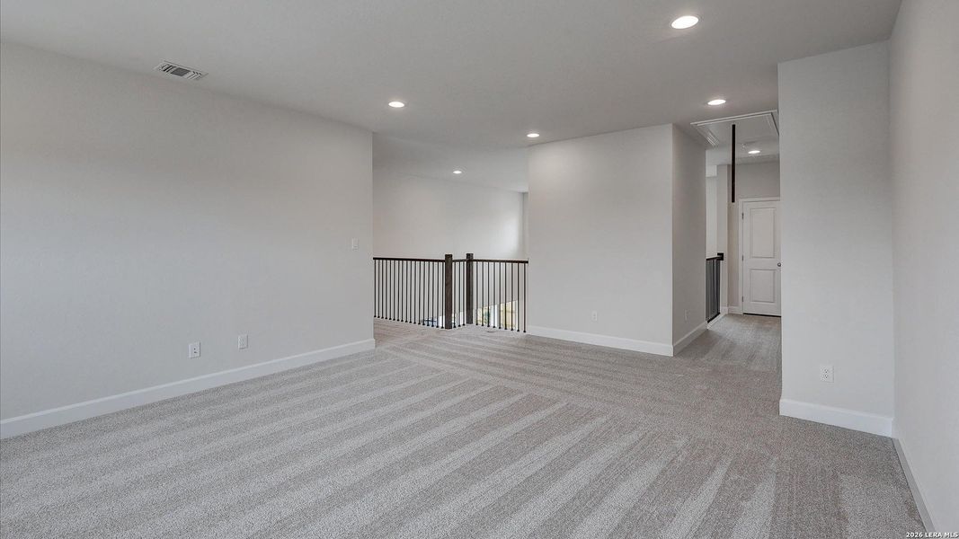 Spacious, unfurnished interior of a new home in Haby Hill, San Antonio (Image 17).