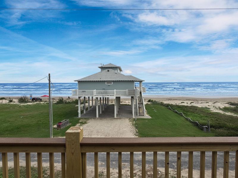 Exterior details and patio area of a home in , Bolivar Peninsula (Image 24).