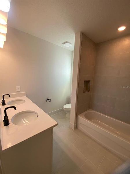 Furnished interior view inside a new home in Summerlake Reserve, Winter Garden (Image 4).