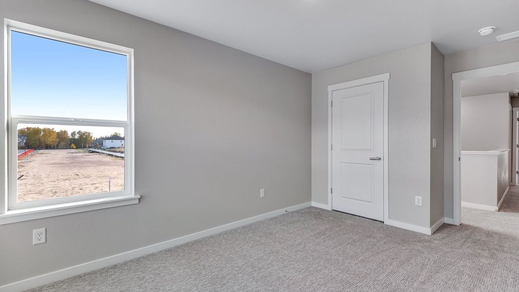 Spacious, unfurnished interior of a new home in Horizon Uptown, Aurora (Image 22).