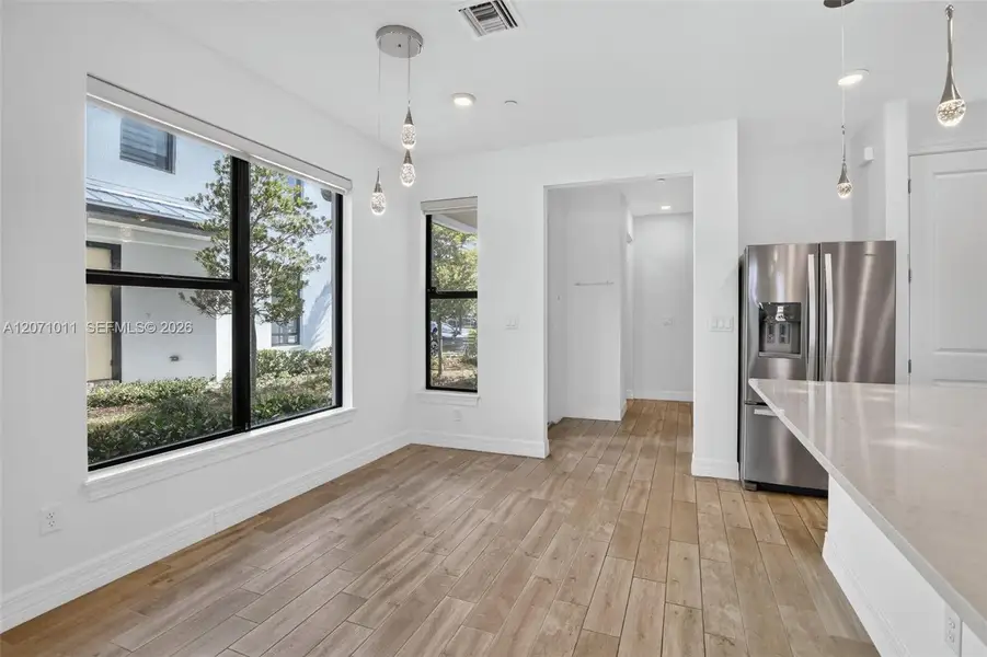 Spacious, unfurnished interior of a new home in , Plantation (Image 26).