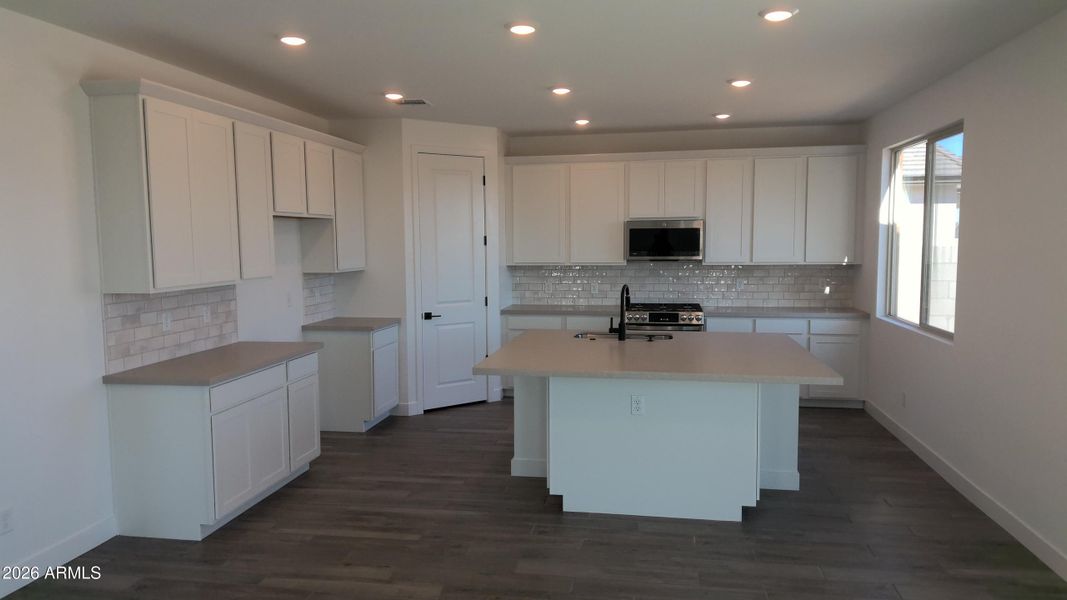 Beautiful open and light kitchen!