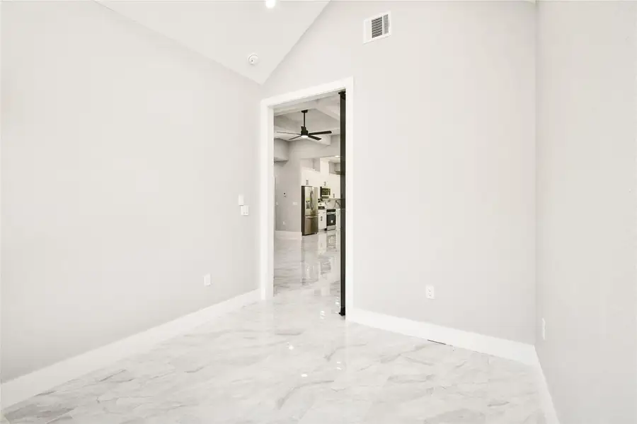 Spacious, unfurnished interior of a new home in , Willis (Image 17).