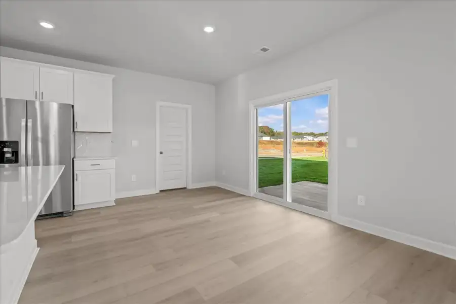 Spacious, unfurnished interior of a new home in Ashby Woods, Boiling Springs (Image 14).