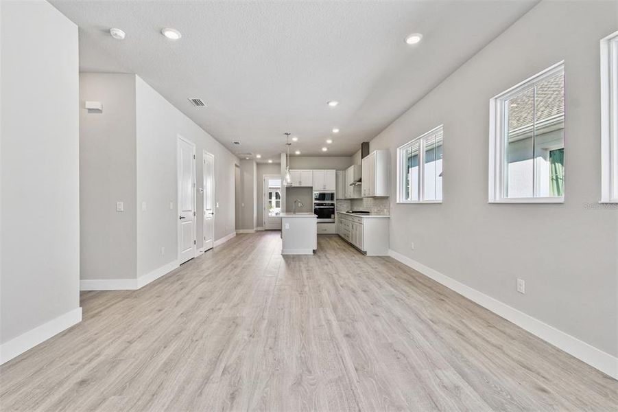 Spacious, unfurnished interior of a new home in Emerald Landing at Waterside at Lakewood Ranch – Cottage Series, Sarasota (Image 28). Spacious, unfurnished interior of a new home in Emerald Landing at Waterside at Lakewood Ranch – Cottage Series, Sarasota (Image 28).