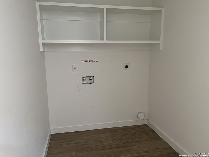 Spacious, unfurnished interior of a new home in , Laredo (Image 22). Spacious, unfurnished interior of a new home in , Laredo (Image 22).