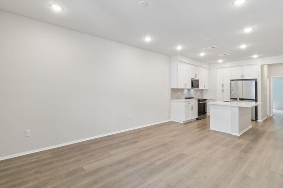 Photo is not of the actual home, but is an inspirational photo of builder’s model home and may depict options, furnishings, and/or decorator features that are not included Photo is not of the actual home, but is an inspirational photo of builder’s model home and may depict options, furnishings, and/or decorator features that are not included