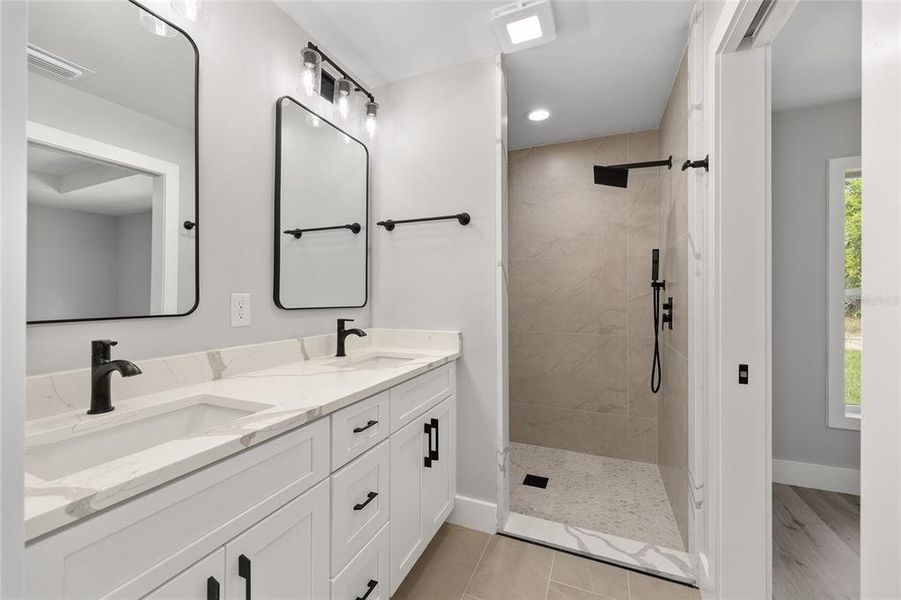 Furnished interior view inside a new home in , Ocklawaha (Image 12).