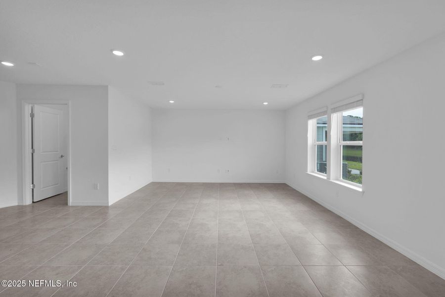 Spacious, unfurnished interior of a new home in Wells Landing, Jacksonville (Image 14).