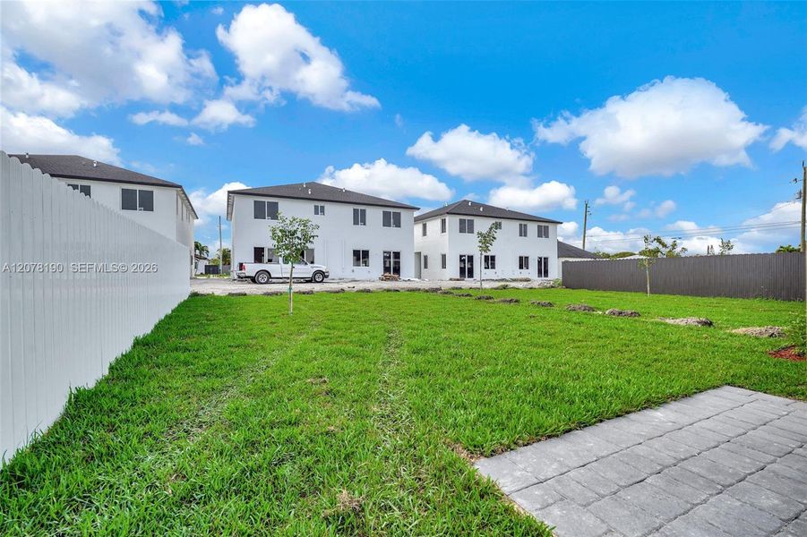Exterior details and patio area of a home in , Miami (Image 23).