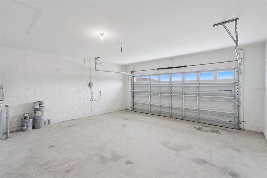 Spacious, unfurnished interior of a new home in , Lakeland (Image 9).