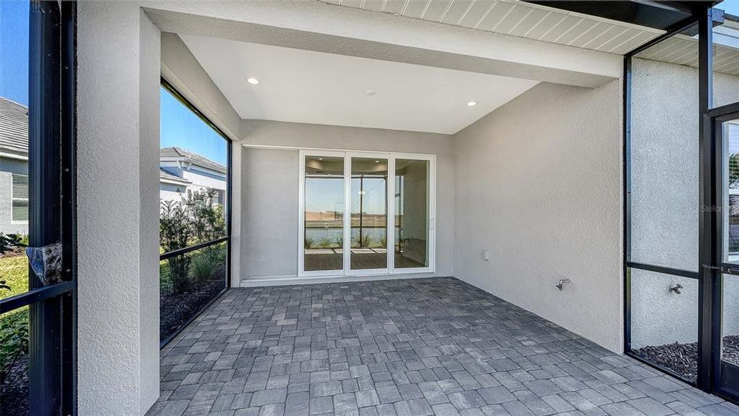 Exterior details and patio area of a home in , Bradenton (Image 25).