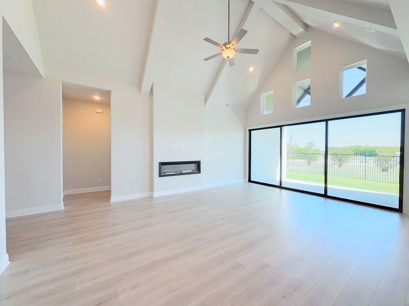 Spacious, unfurnished interior of a new home in Polo Ridge, Mesquite (Image 16).