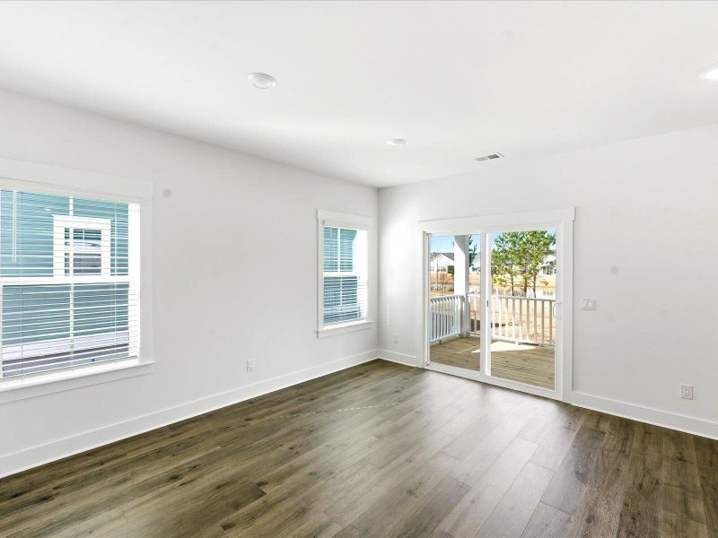 Spacious, unfurnished interior of a new home in The Coves at Lakes of Cane Bay II, Summerville (Image 35).