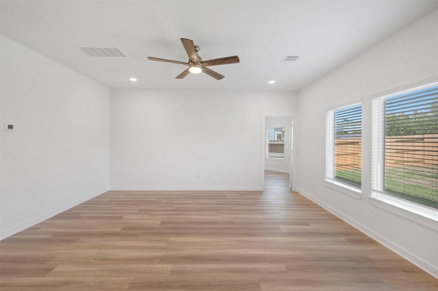 Spacious, unfurnished interior of a new home in Moran Ranch, Willis (Image 33).