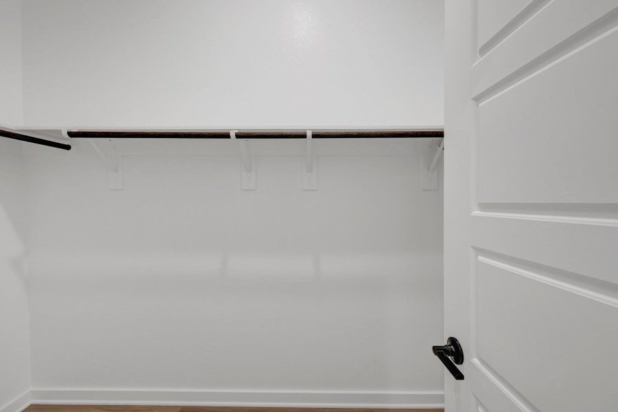 Spacious, unfurnished interior of a new home in Lone Star Landing, Montgomery (Image 15).