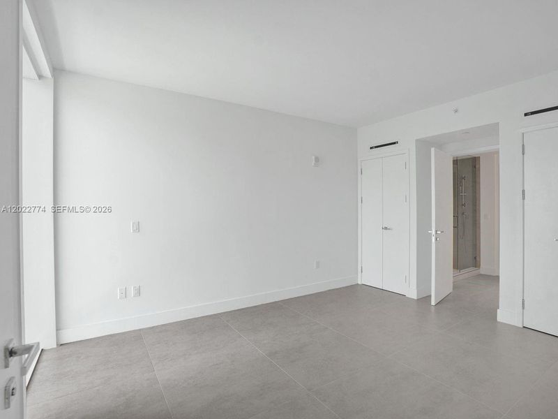 Spacious, unfurnished interior of a new home in , Pompano Beach (Image 36).
