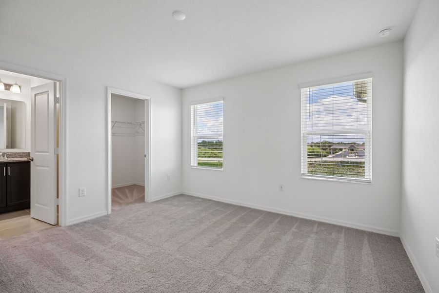 Spacious, unfurnished interior of a new home in Reserve at Forest Lake Townhomes, Lake Wales (Image 13).