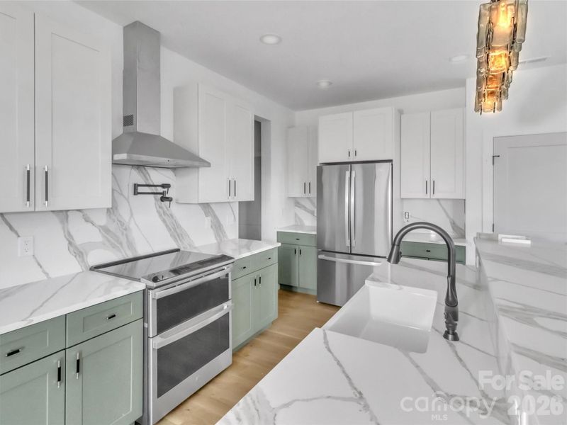 Open concept Kitchen/Living with Custome finishing Open concept Kitchen/Living with Custome finishing