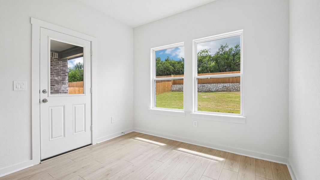 Spacious, unfurnished interior of a new home in Rosenbusch Ranch, Leander (Image 16).