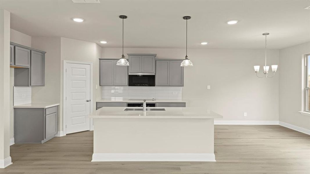 07. 1712 Edgeway - Kitchen