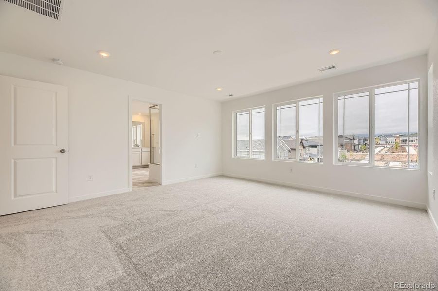 Spacious, unfurnished interior of a new home in Sterling Ranch: The Skyline Collection, Littleton (Image 12).