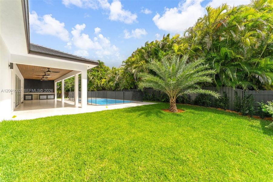 Exterior details and patio area of a home in , Cutler Bay (Image 34).