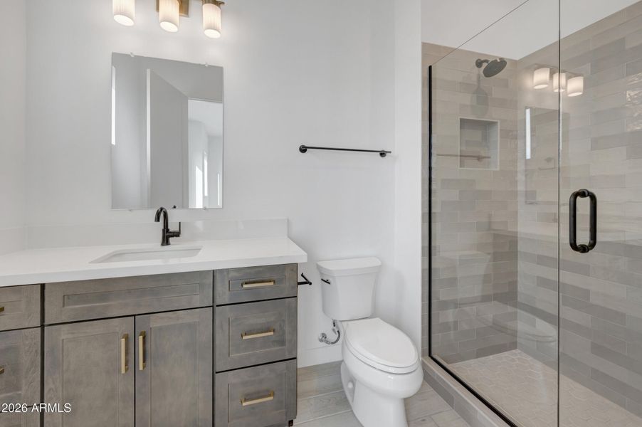 L163-HDR013 L163-HDR013