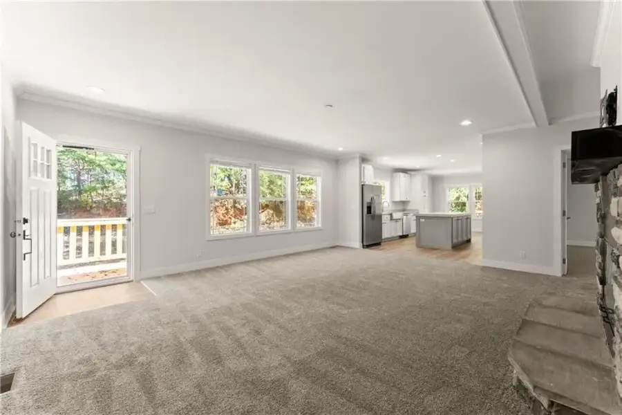 Spacious, unfurnished interior of a new home in , Jasper (Image 10).