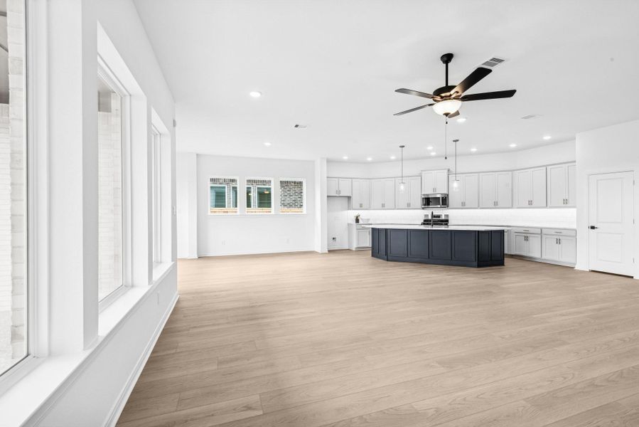 Spacious, unfurnished interior of a new home in The Grand Prairie 50’, Hockley (Image 34).