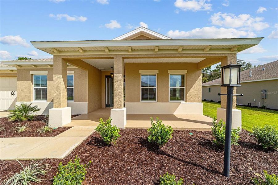 Exterior details and patio area of a home in , Ocala (Image 1).