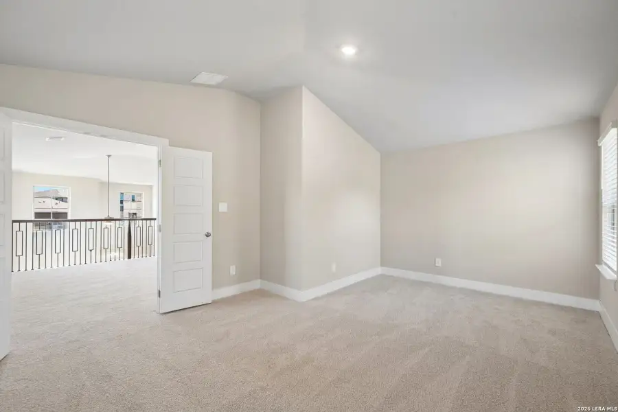 Spacious, unfurnished interior of a new home in Comanche Ridge, San Antonio (Image 37).