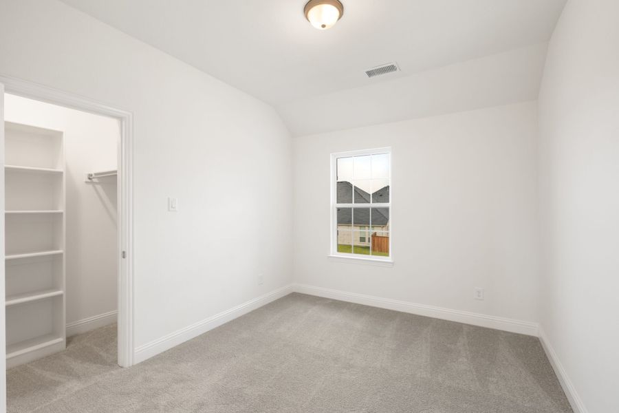 Spacious, unfurnished interior of a new home in Lake Breeze, Lavon (Image 43).