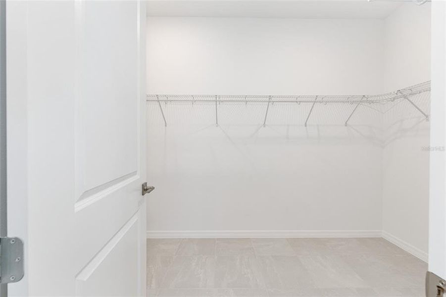 Spacious, unfurnished interior of a new home in Calesa Township, Ocala (Image 15).