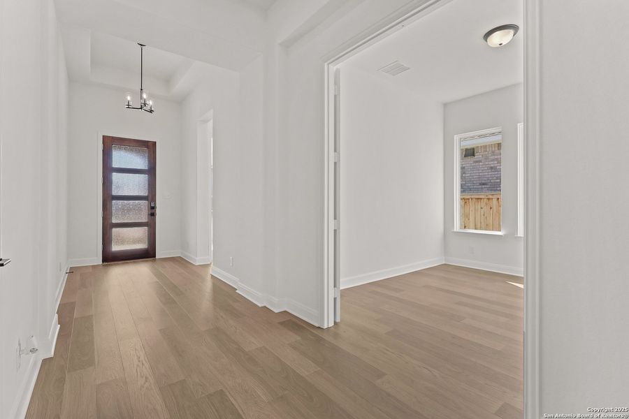 Spacious, unfurnished interior of a new home in Mayfair 60', New Braunfels (Image 23).