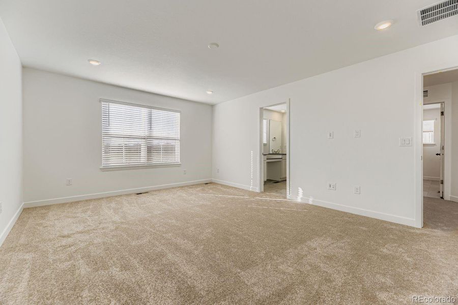 Spacious, unfurnished interior of a new home in Vermilion Creek: The Pioneer Collection, Centennial (Image 10).