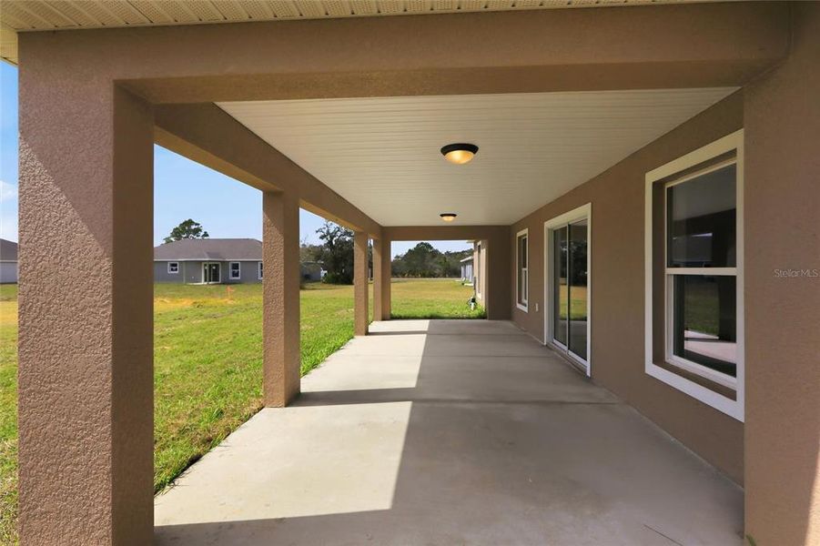 Exterior details and patio area of a home in , Sebring (Image 22).